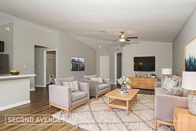 105 Sherbourne St in Port Charlotte, FL - Foto de edificio - Building Photo