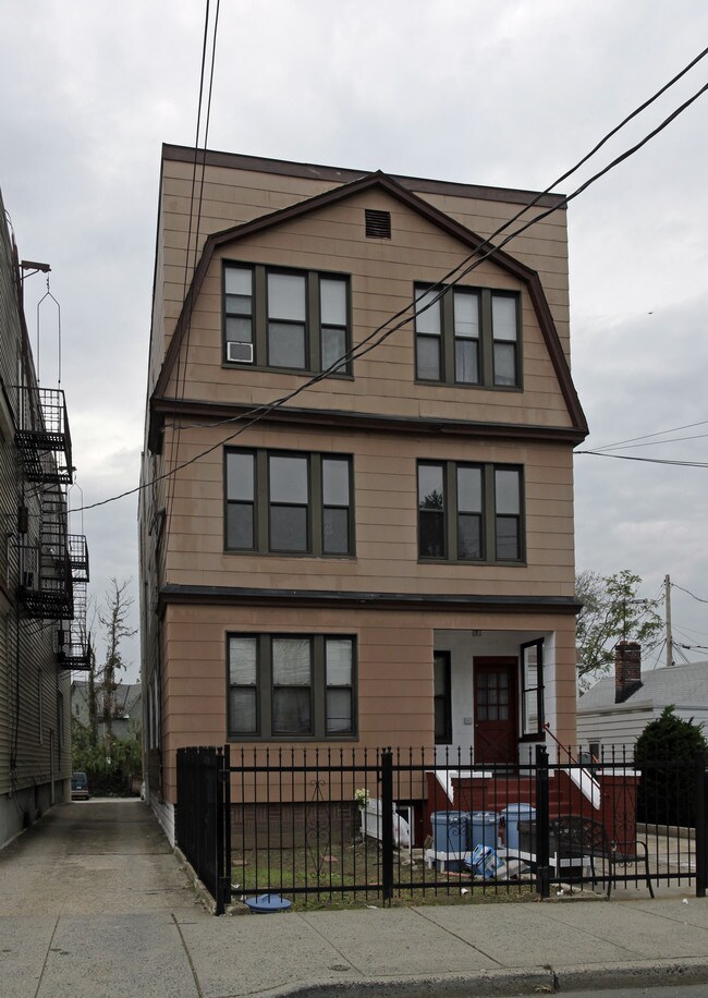 313 Old Bergen Rd in Jersey City, NJ - Building Photo - Building Photo