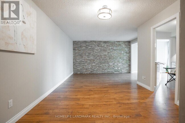 5795 Yonge St in Toronto, ON - Building Photo - Building Photo