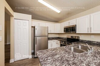 6572 NW 197th Ln in Hialeah, FL - Foto de edificio - Building Photo