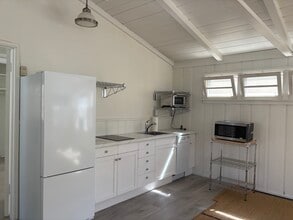 117 Apolena Ave, Unit Apartment in Newport Beach, CA - Building Photo - Building Photo