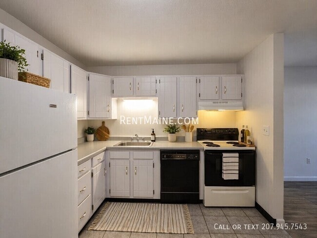 10 Tall Pines Dr, Unit 8 in Lewiston, ME - Building Photo - Building Photo