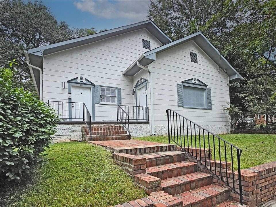 1111 Lawton Pl SW in Atlanta, GA - Building Photo
