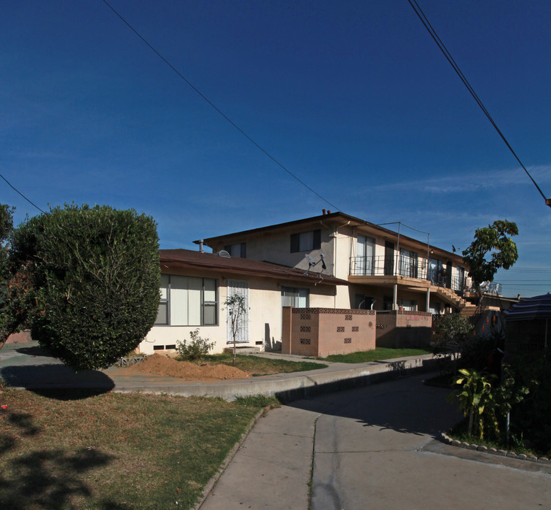 412 N Maple Ave in Montebello, CA - Building Photo