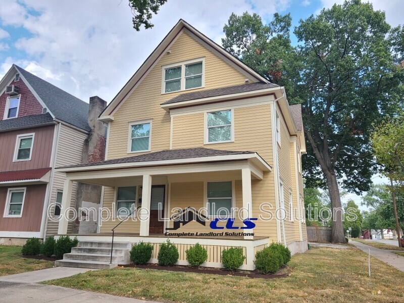 930 S Center St in Terre Haute, IN - Building Photo