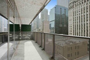 223 W Hubbard St in Chicago, IL - Building Photo