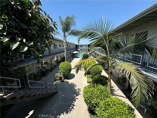 7745 Laurel Canyon Blvd in Los Angeles, CA - Building Photo - Building Photo
