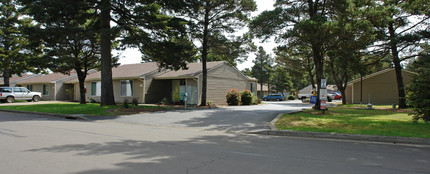 The Pines Apartments in Florence, OR - Building Photo - Building Photo