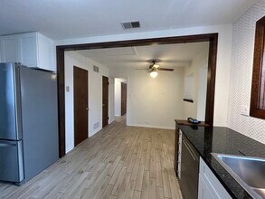 946 E Grant Dr in Des Plaines, IL - Building Photo - Building Photo