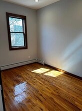 68 W 19th St, Unit Apartment 4 in Bayonne, NJ - Building Photo - Building Photo