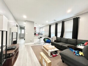 102 Nonantum St, Unit 2 in Boston, MA - Building Photo - Building Photo