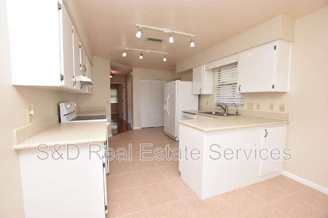2210 Harbor Town Ln in Lakeland, FL - Building Photo - Building Photo