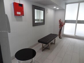 3401 N Country Club Dr in Aventura, FL - Building Photo - Building Photo