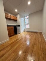304 Newbury St, Unit 8 in Boston, MA - Building Photo