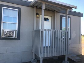 200 N W Anderson St in Creston, WA - Building Photo