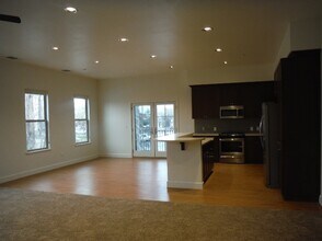 223 N Irwin St in Hanford, CA - Building Photo - Building Photo