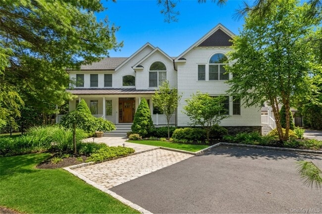 15 Carter Rd in Hampton Bays, NY - Building Photo - Building Photo