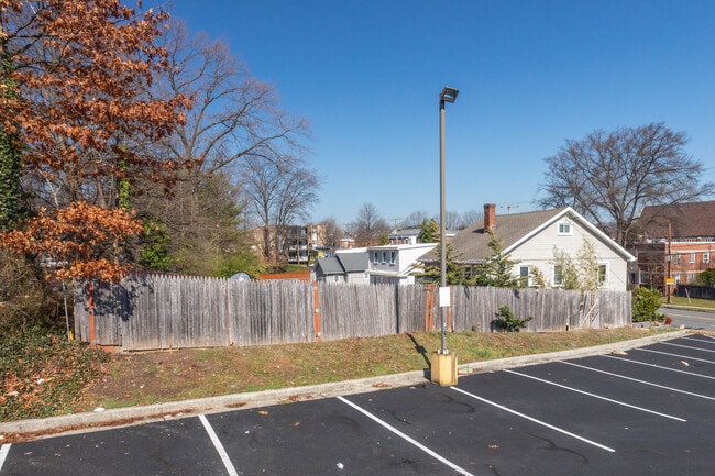 Le Glebe in Alexandria, VA - Foto de edificio - Building Photo