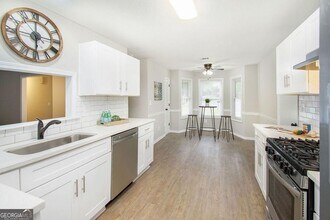 140 Crabtree Dr in Roswell, GA - Building Photo - Building Photo