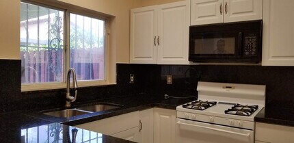 9362 NW 121st St in Hialeah, FL - Building Photo - Building Photo