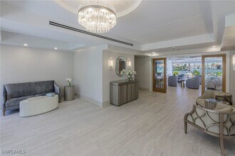 250 Park Shore Dr in Naples, FL - Building Photo - Building Photo