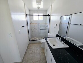 St. Andrews Place Apartments in Los Angeles, CA - Foto de edificio - Building Photo