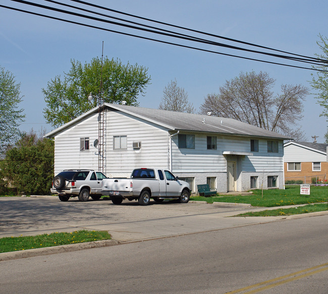 914 W Lake Ave in New Carlisle, OH - Building Photo - Building Photo