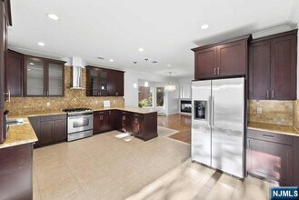 236 Columbia Ave in Cliffside Park, NJ - Foto de edificio - Building Photo