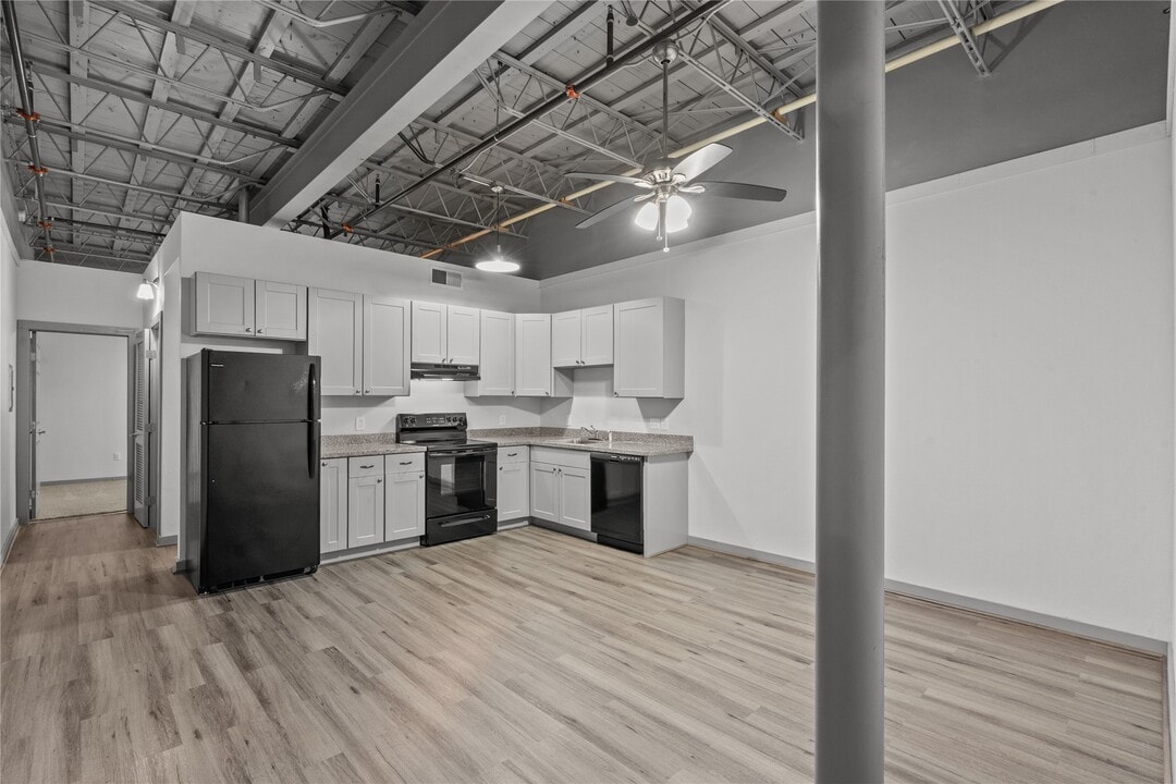 612 W Texas Ave in Baytown, TX - Building Photo