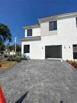 2434 SW 145th Pl in Miami, FL - Building Photo