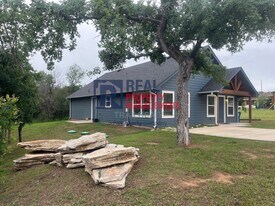 2700 Steepleridge Cir in Granbury, TX - Building Photo
