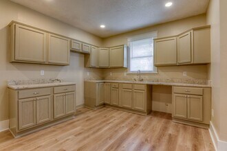 869 Garland St in Memphis, TN - Building Photo - Building Photo