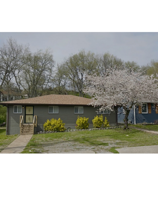 3316 Clifton Ave in Nashville, TN - Building Photo - Building Photo