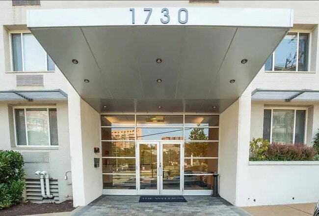 property at 1730 Arlington Blvd