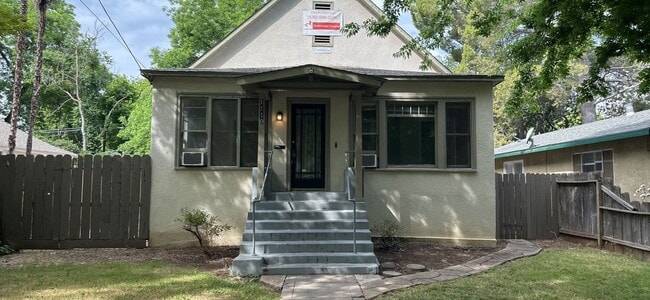 1110 Chestnut St in Chico, CA - Building Photo - Building Photo