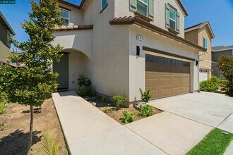 546 Avanti Way in Oakley, CA - Building Photo - Building Photo