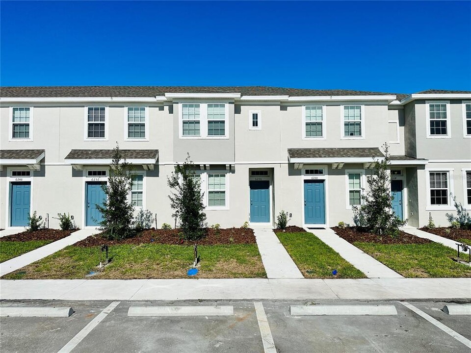 6256 Fairmont Ln in Palmetto, FL - Building Photo