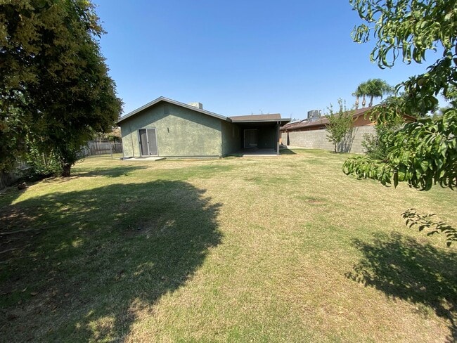 2604 Loch Fern Ct in Bakersfield, CA - Building Photo - Building Photo