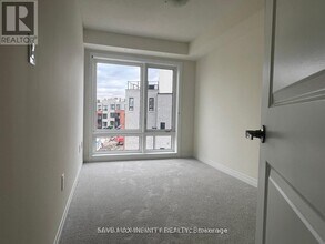 165 Tapscott Rd in Toronto, ON - Building Photo - Building Photo