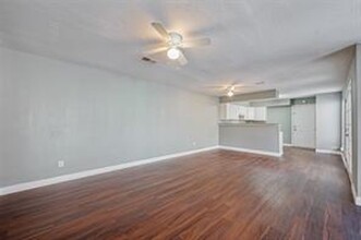 5767 Easthampton Dr in Houston, TX - Building Photo - Building Photo