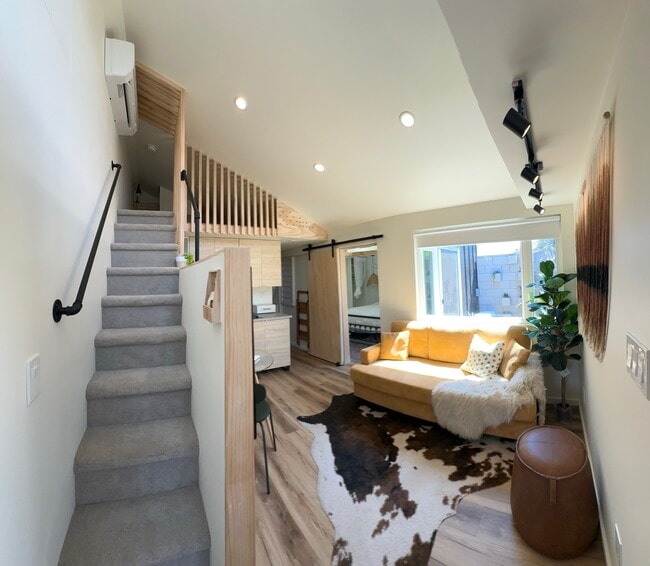 7044 McLaren Ave, Unit 7044
