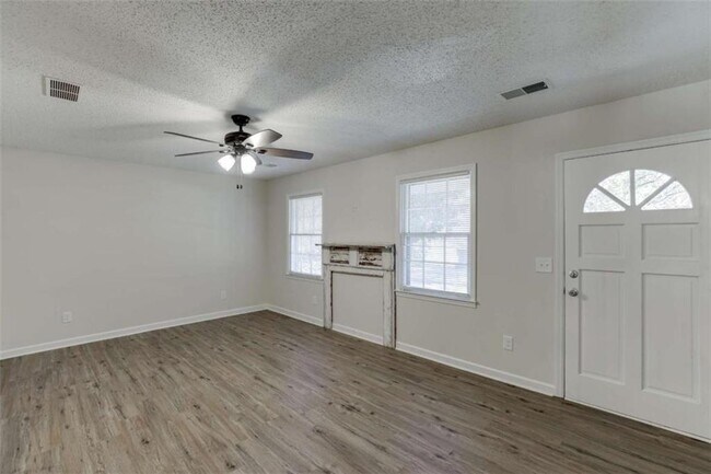 1755 Straw Valley Rd in Lawrenceville, GA - Building Photo - Building Photo