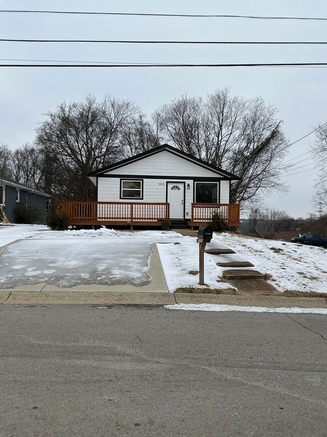 915 Shearor St in Clarksville, TN - Building Photo - Building Photo