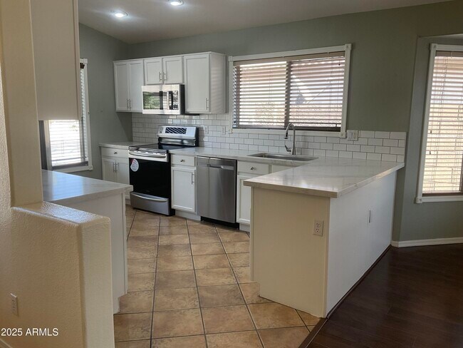 16273 W Davis Rd in Surprise, AZ - Building Photo - Building Photo