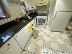 715 Parker St in Boston, MA - Foto de edificio - Building Photo