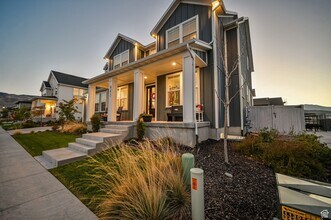 943 S Candlelight Dr in Saratoga Springs, UT - Building Photo - Building Photo