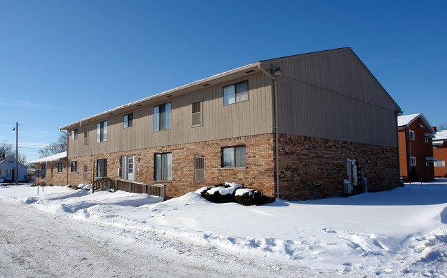 16481 E 10 Mile Rd in Roseville, MI - Building Photo - Building Photo