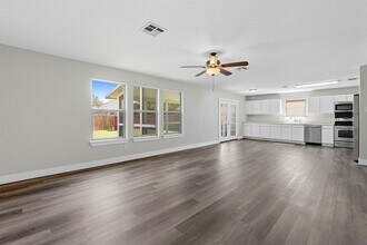 47 Jan Ln in Georgetown, TX - Foto de edificio - Building Photo