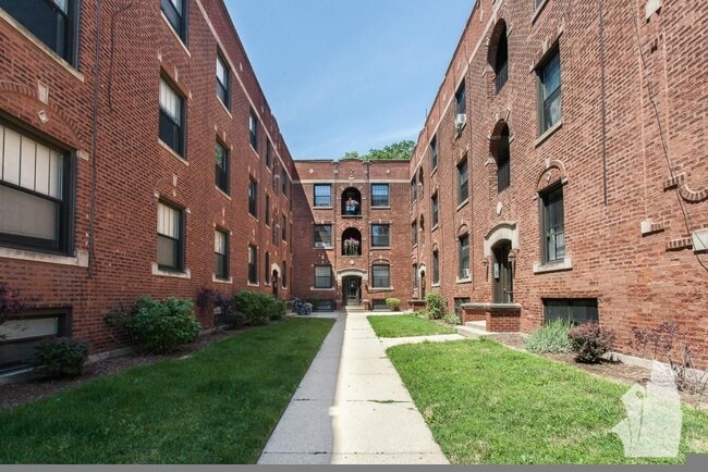 2876 N Clark St in Chicago, IL - Foto de edificio - Building Photo