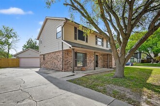4002 Cedar Ridge Ct in Houston, TX - Building Photo - Building Photo